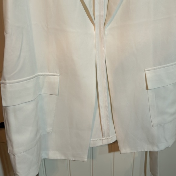 Classy Vest with front pockets and tie belt 1X - Picture 4 of 7